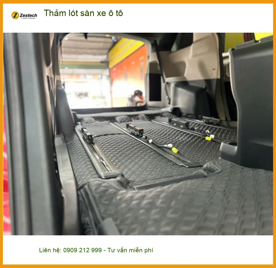 Anh Tuấn Anh thay thảm lót sàn xe ô tô Toyota Raize tại Quận Bình Tân để xe luôn sạch sẽ ảnh thực tế 5