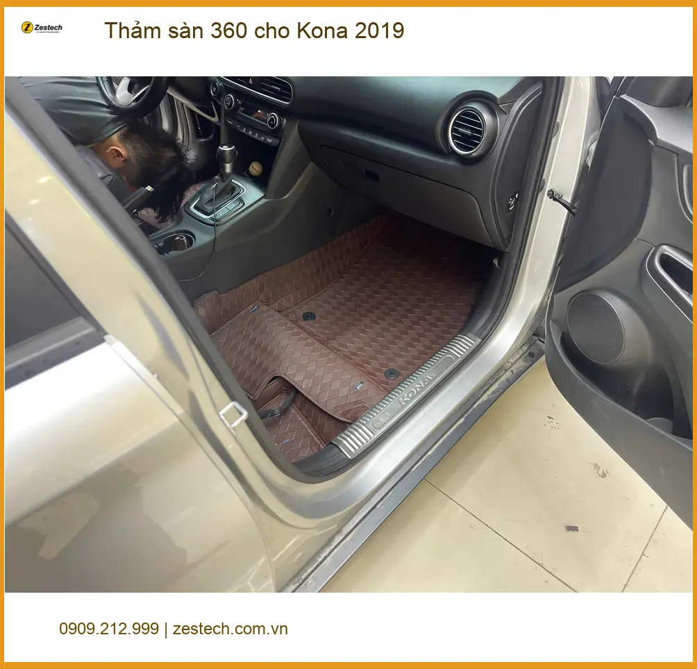 Cô Minh lắp thảm sàn 360 cho Kona 2019 Quận 7 để nội thất xe luôn sạch đẹp ảnh thực tế 2