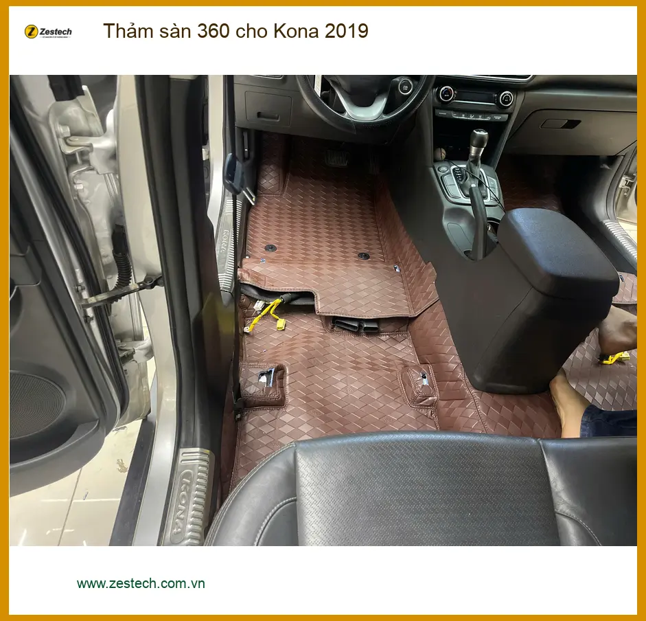 Chị Thảo lắp thảm sàn 360 cho Kona 2019 tại Hóc Môn để sàn xe luôn sạch ảnh thực tế 2