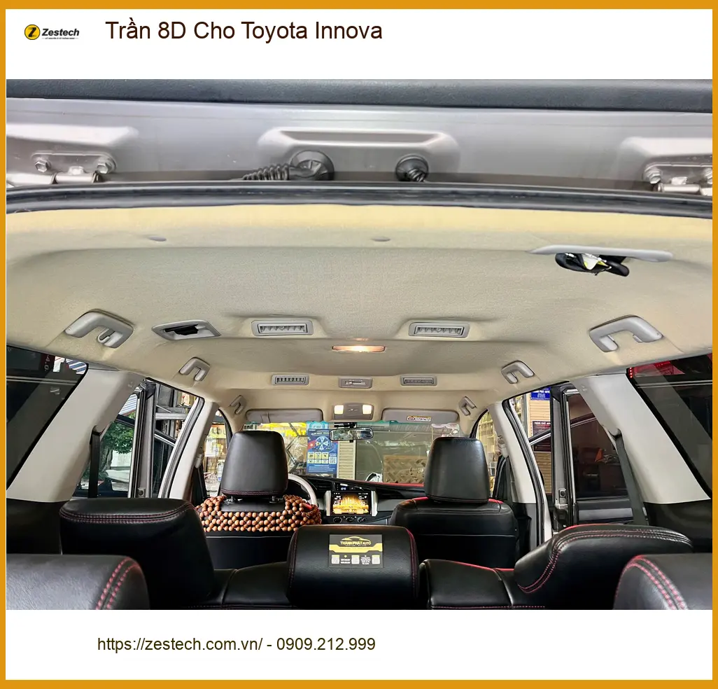 Anh Nam bọc Trần 8D cho Toyota Innova tại Thủ Đức để không gian xe thêm sang trọng. ảnh thực tế 3