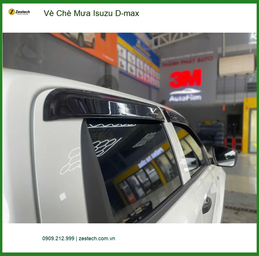 Chị Thùy Trang lắp vè che mưa Isuzu D-max Quận 4 để không bị hắt nước mưa vào khi hé kính