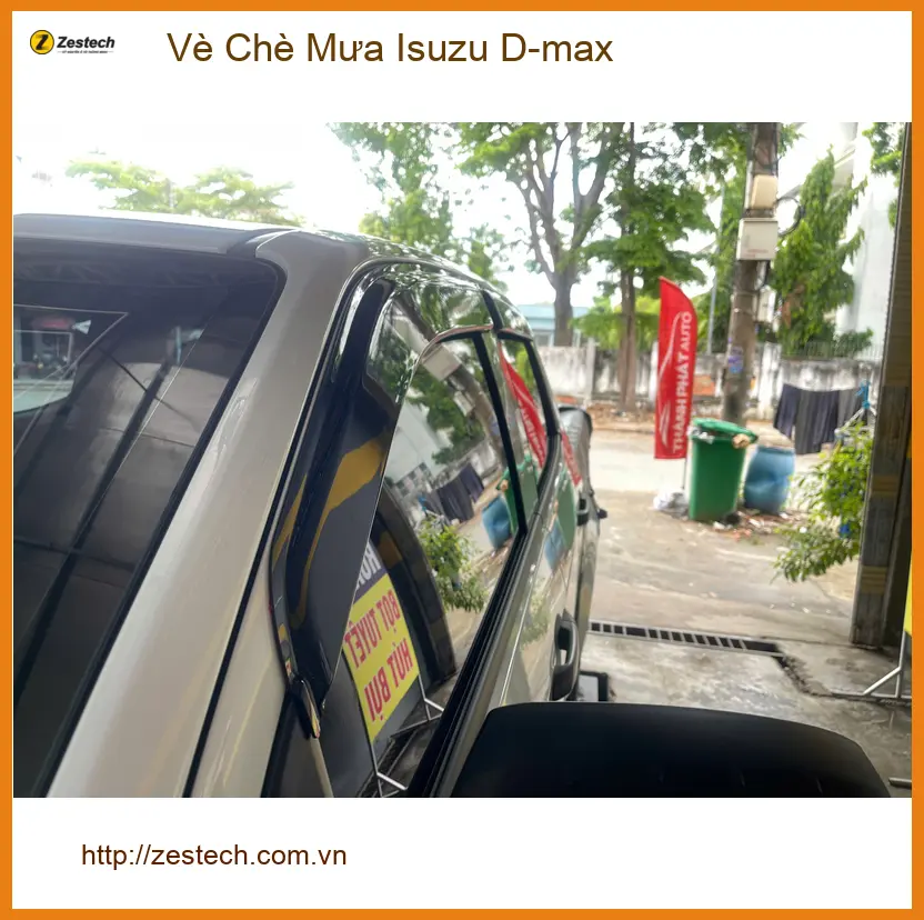 Cô Thanh lắp vè che mưa Isuzu D-max tại Thủ Đức để tránh nước tạt vào khi mưa ảnh thực tế 3