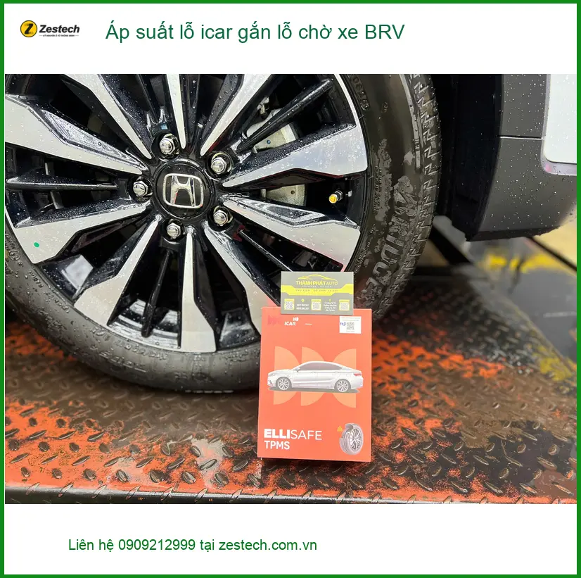 Bác Cương lắp cảm biến áp suất lốp iCar gắn lỗ chờ xe BRV Quận 9