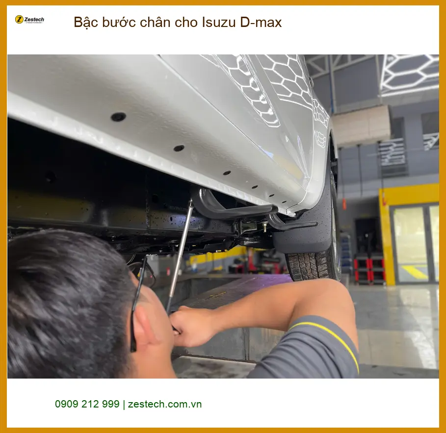 Anh Tùng lắp bậc bước chân Isuzu D-max tại Quận 8 để vợ con dễ dàng lên xuống xe ảnh thực tế 2