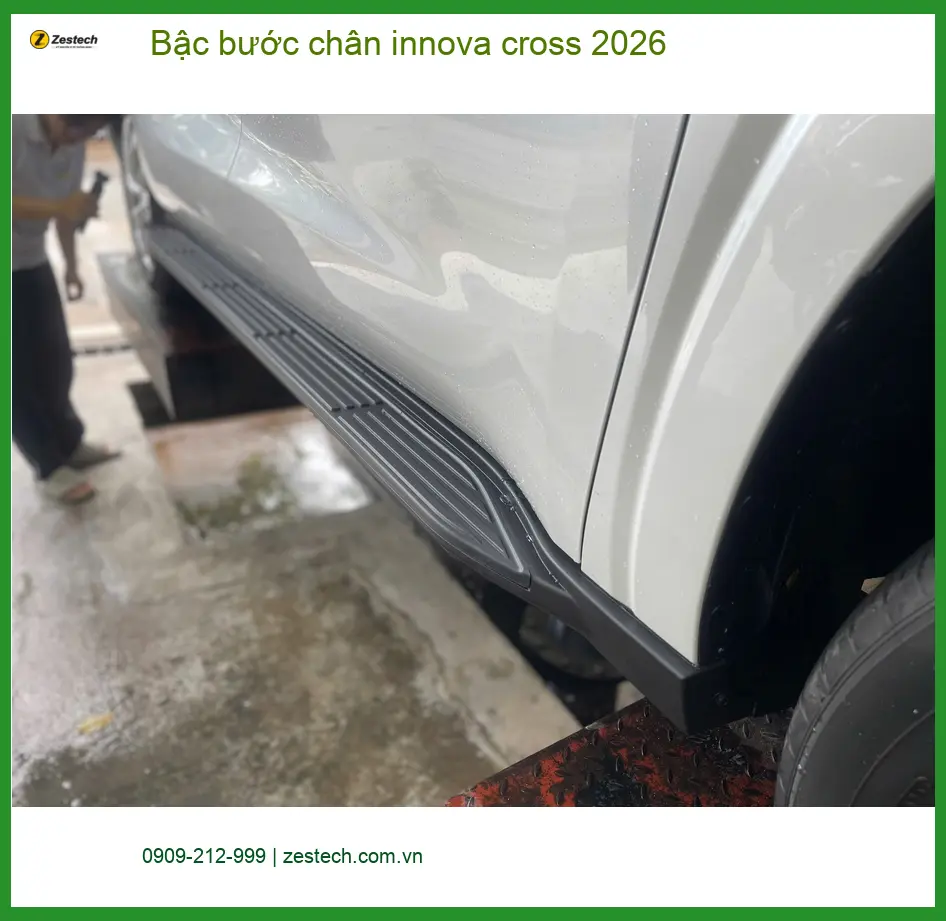 Anh Cường lắp bậc bước chân Innova Cross 2026 tại Quận Tân Bình ảnh thực tế 4