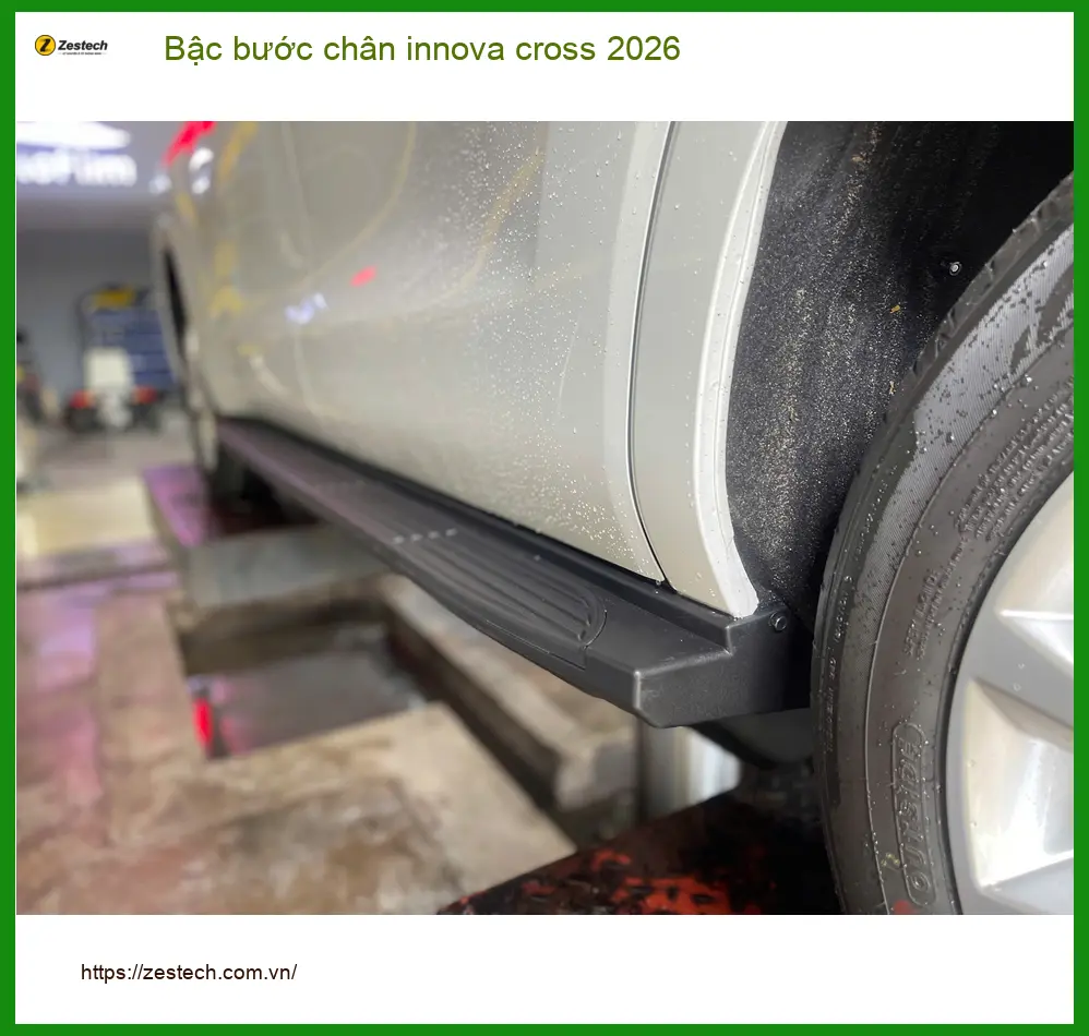 Anh Long lắp bậc bước chân Innova Cross 2026 tại Quận 5, tăng tiện ích