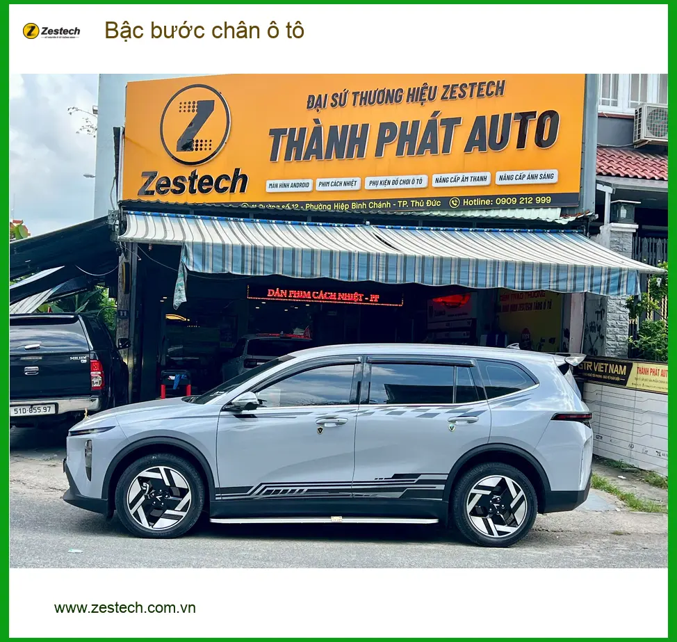 Chị Lan Anh lắp bậc bước chân ô tô Hyundai Santa Fe tại Quận 1