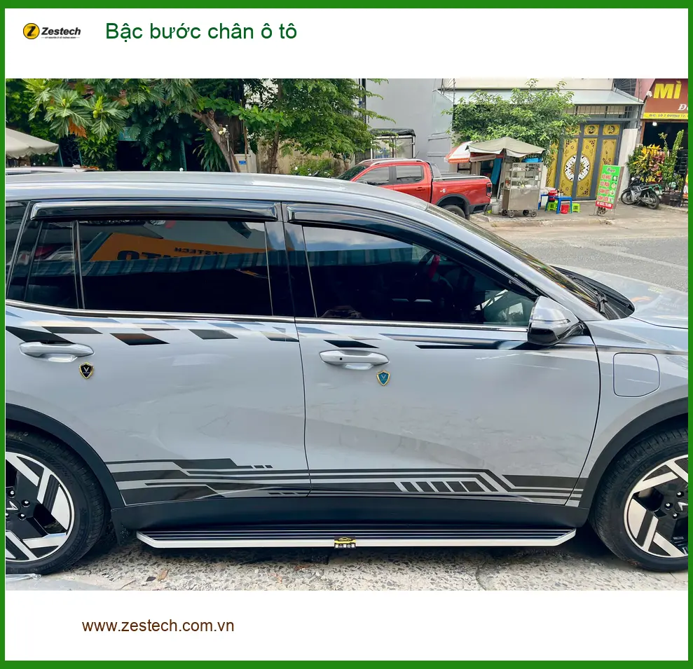 Chị Lan Anh lắp bậc bước chân ô tô Hyundai Santa Fe tại Quận 1 ảnh thực tế 2