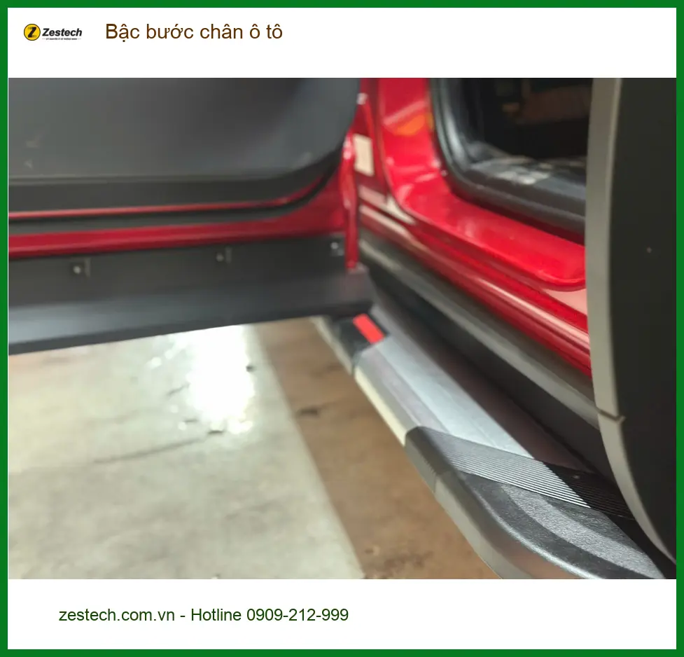 Chị Thảo lắp bậc bước chân ô tô cho Hyundai Creta tại Quận 3 để lên xuống xe tiện hơn cho bé nhỏ ảnh thực tế 2