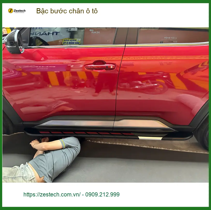 Chị Phương lắp bậc bước chân ô tô Honda CRV tại Quận Gò Vấp để tiện cho người lớn tuổi ảnh thực tế 3