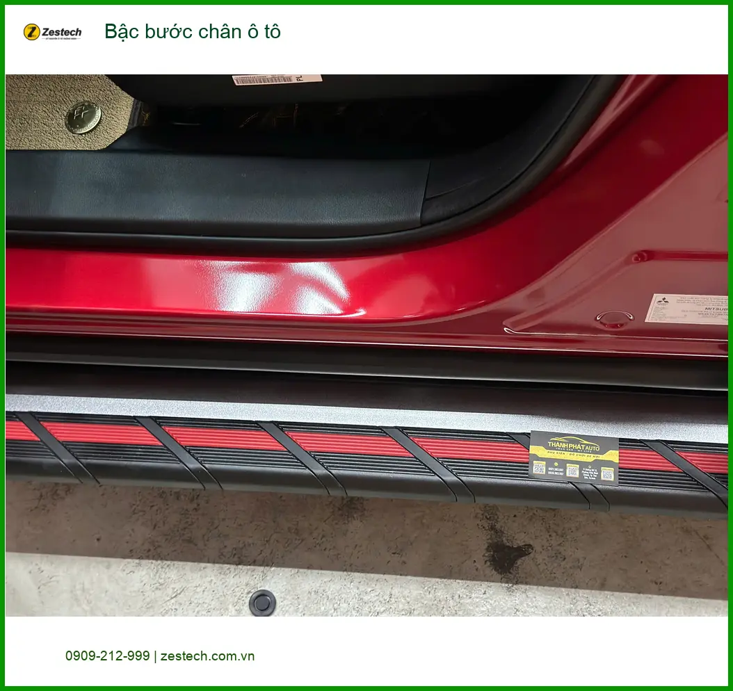 Chị Thảo lắp bậc bước chân ô tô cho Hyundai Creta tại Quận 3 để lên xuống xe tiện hơn cho bé nhỏ ảnh thực tế 4