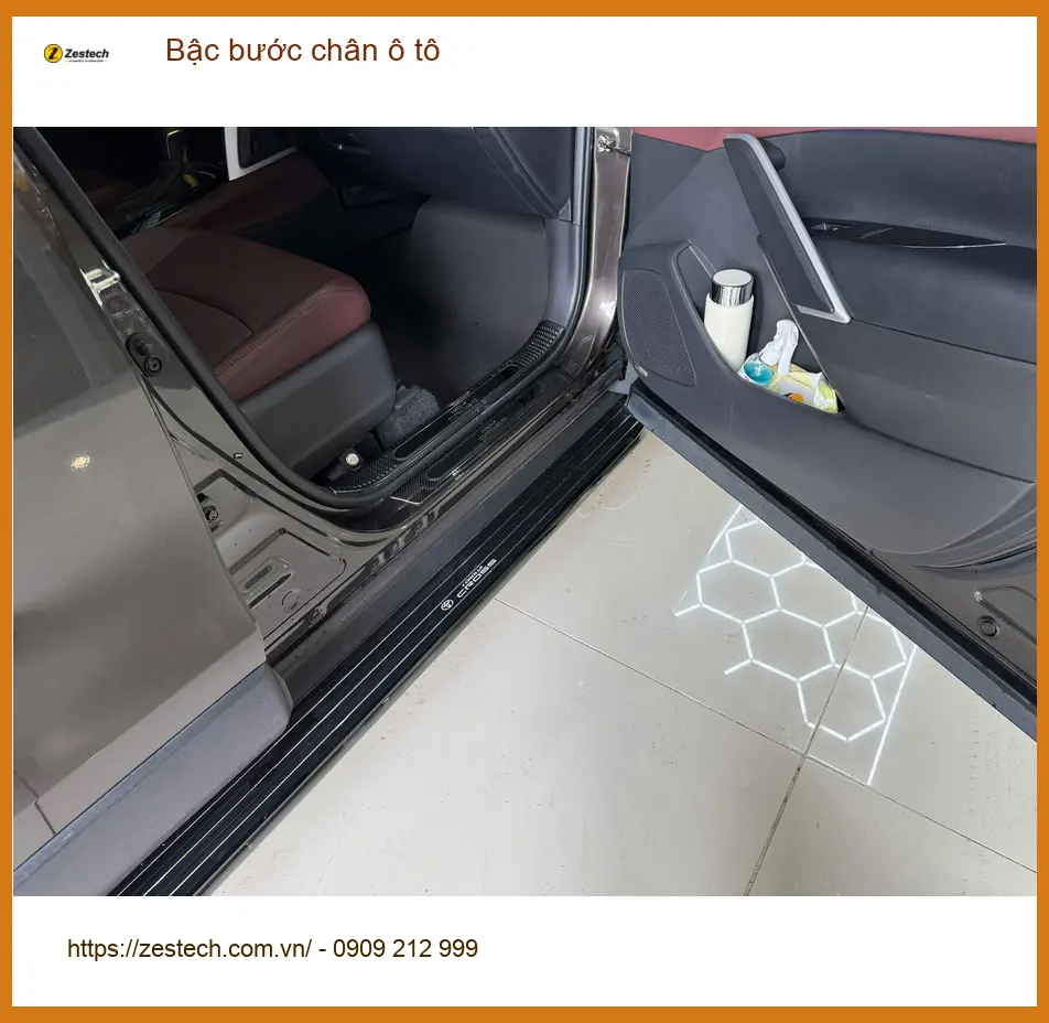 Chị Thùy Linh lắp bậc bước chân ô tô Kia Carnival cho gia đình tại Quận 2 ảnh thực tế 2