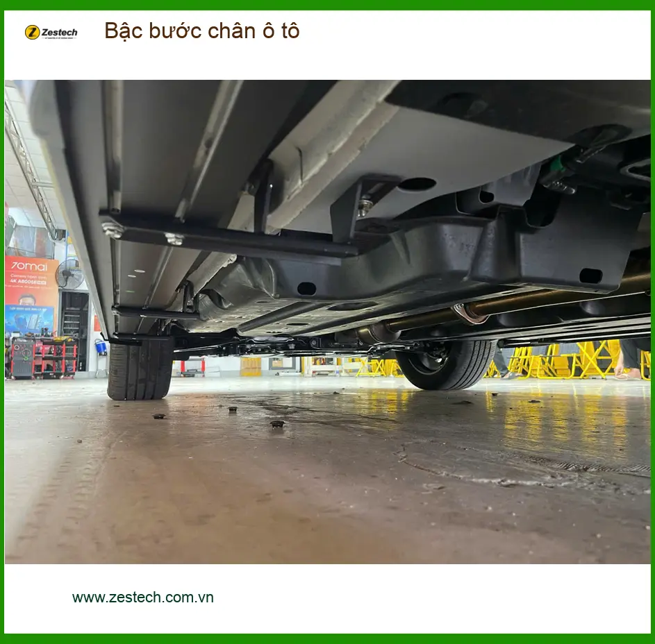 Chị Lan Anh lắp bậc bước chân ô tô cho Hyundai Santa Fe tại Quận 9 ảnh thực tế 3