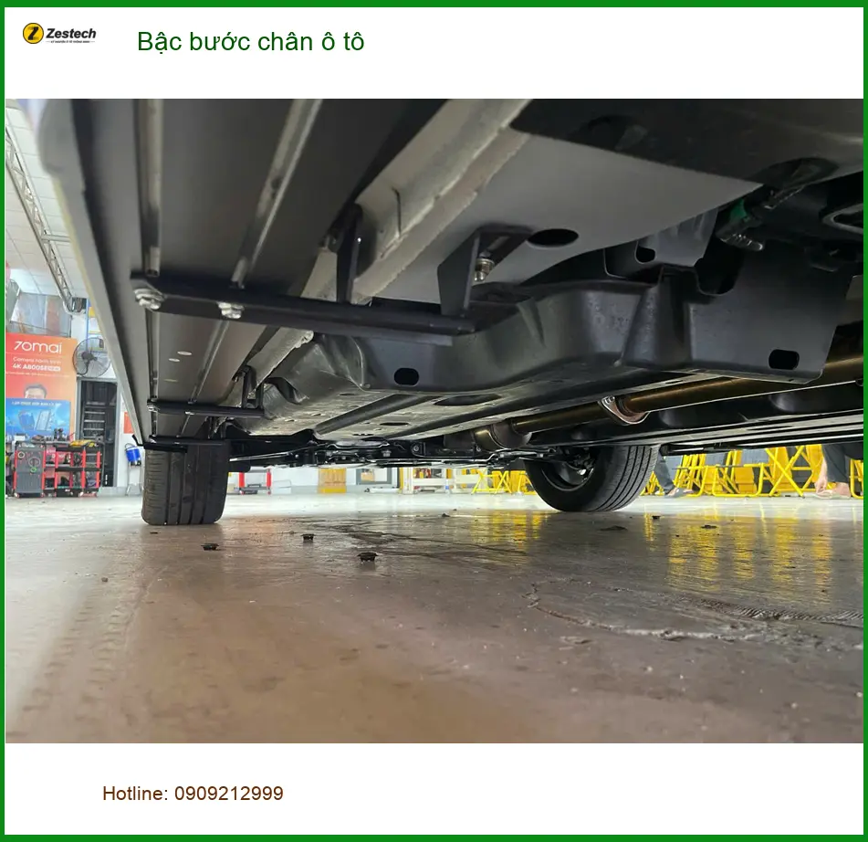 Cô Hà lắp bậc bước chân ô tô Honda CR-V tại Quận 7 để di chuyển thuận tiện hơn ảnh thực tế 3