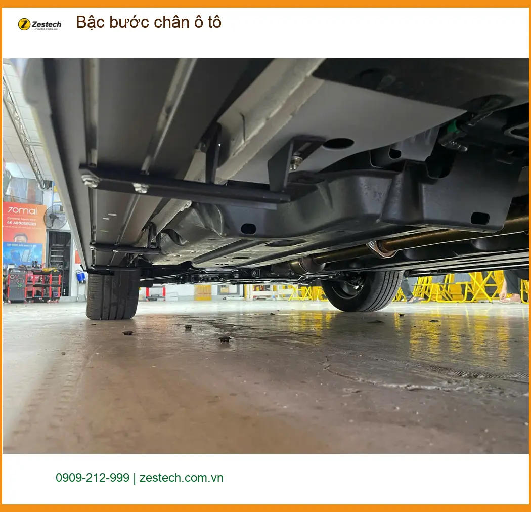 Anh Kiên lắp bậc bước chân ô tô cho Toyota Corolla Cross tại Quận 5 giá tốt ảnh thực tế 3