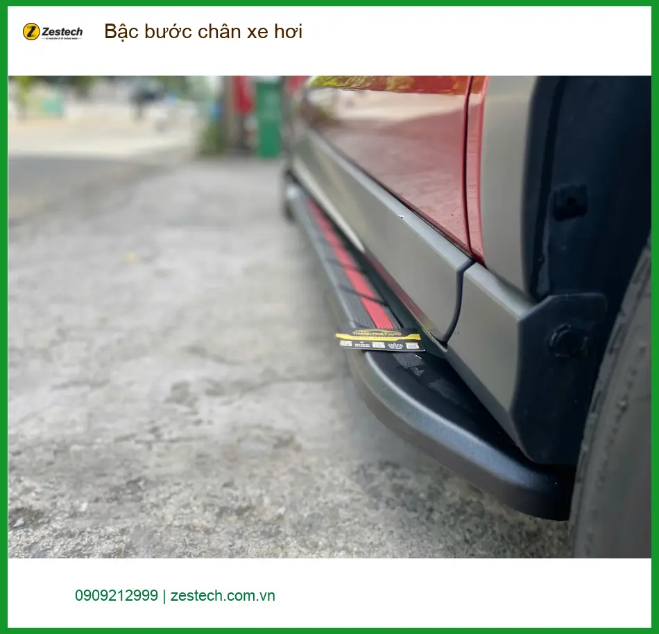 Anh Hưng lắp bậc bước chân xe hơi Hyundai Santa Fe tại Quận 1 cho người lớn tuổi