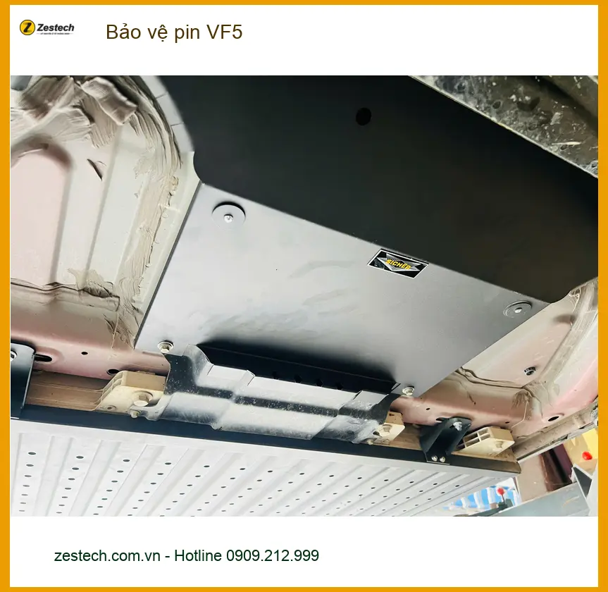 Anh Tấn bảo vệ pin VinFast VF5 tại Quận 8 để pin bền hơn và an toàn khi sử dụng ảnh thực tế 4