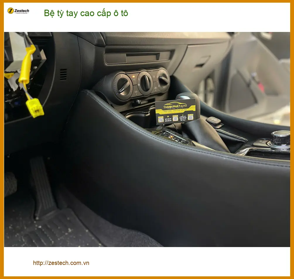 Anh Tùng lắp bệ tỳ tay cao cấp ô tô Mazda CX-5 Thủ Đức để lái xe đỡ mỏi