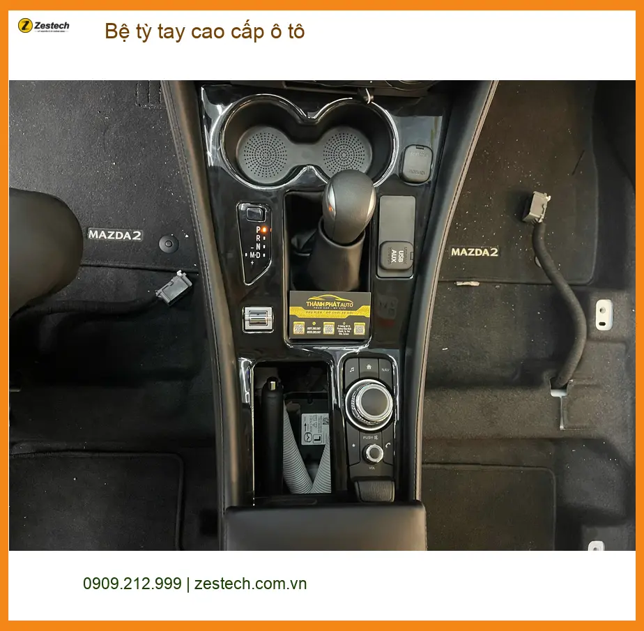 Anh Tùng lắp bệ tỳ tay cao cấp ô tô Mazda CX-5 Thủ Đức để lái xe đỡ mỏi ảnh thực tế 2
