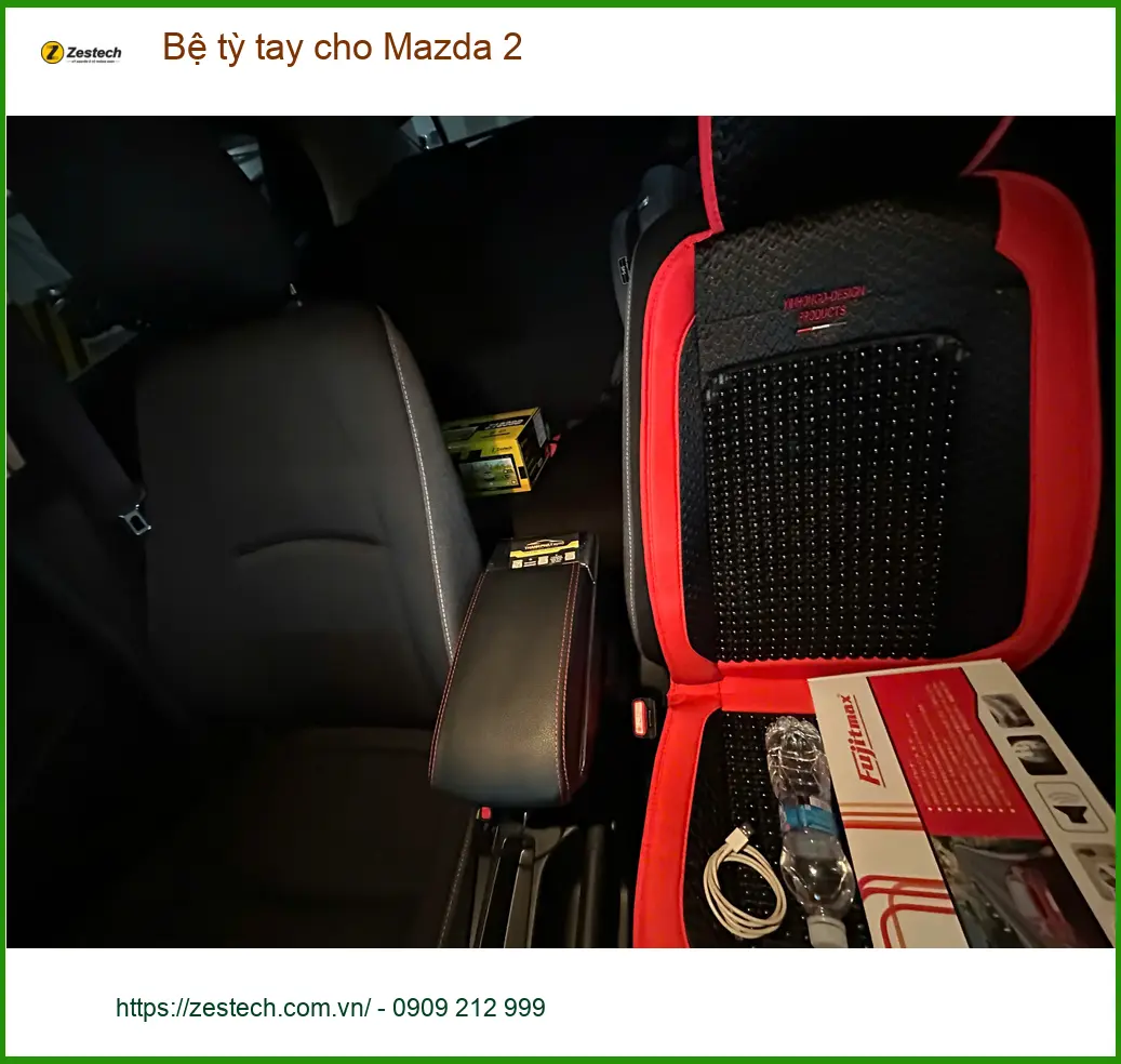 Anh Minh lắp bệ tỳ tay cho Mazda 2 ở Quận Phú Nhuận để đỡ mỏi tay khi lái xe xa