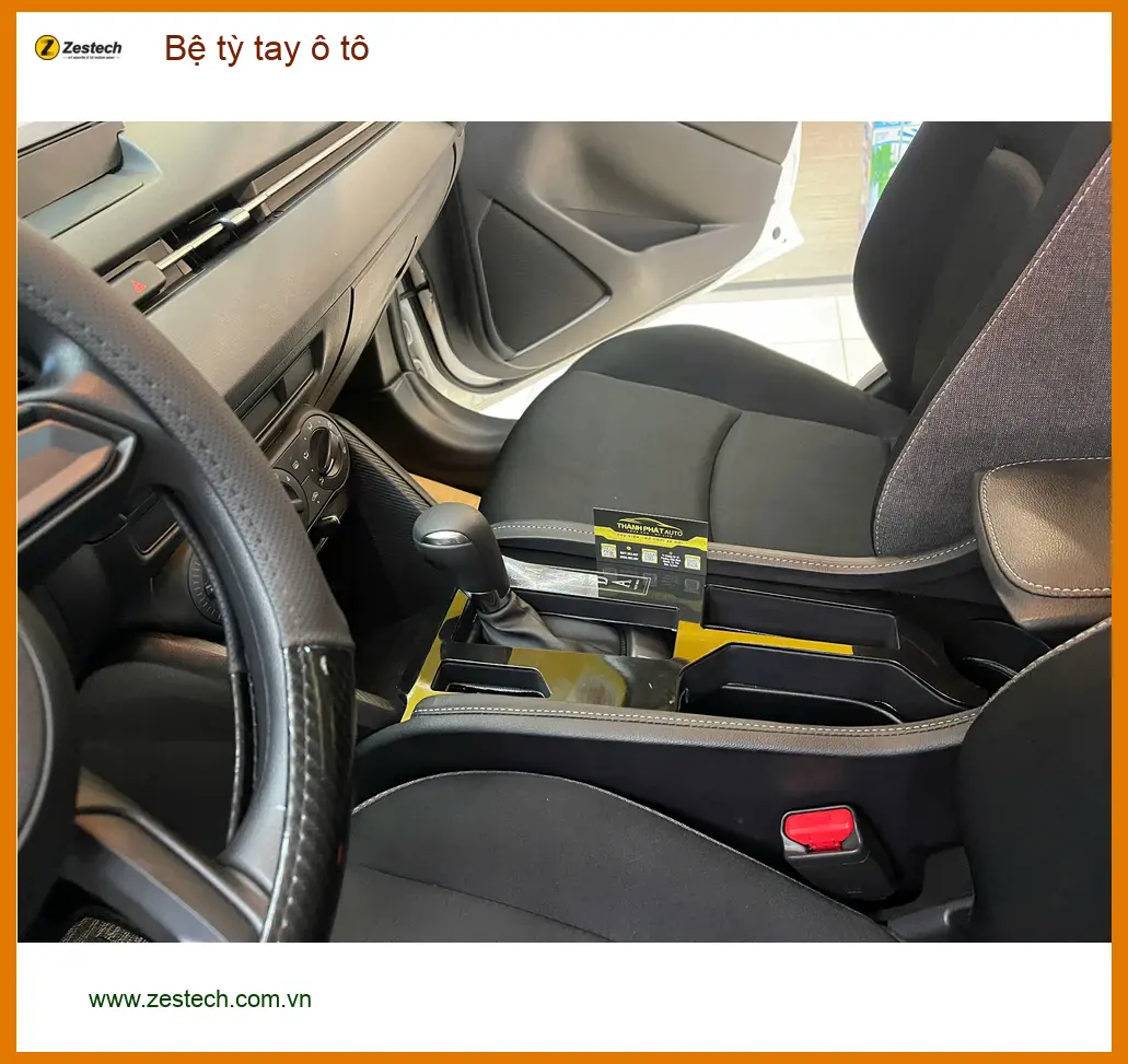 Anh Khải lắp bệ tỳ tay ô tô Hyundai Accent tại Quận 2 cho tiện nghi