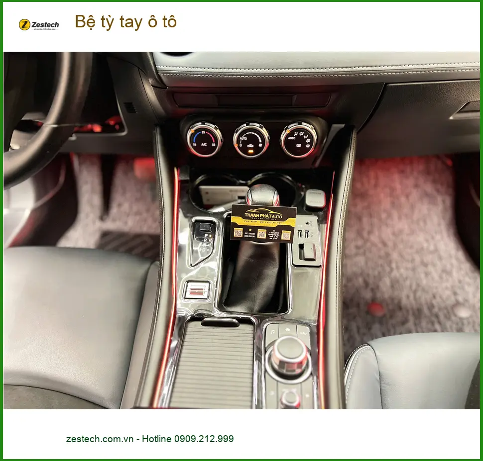 Anh Minh lắp Bệ tỳ tay ô tô cho Hyundai Accent tại Quận 2 để đỡ mỏi tay khi lái xe