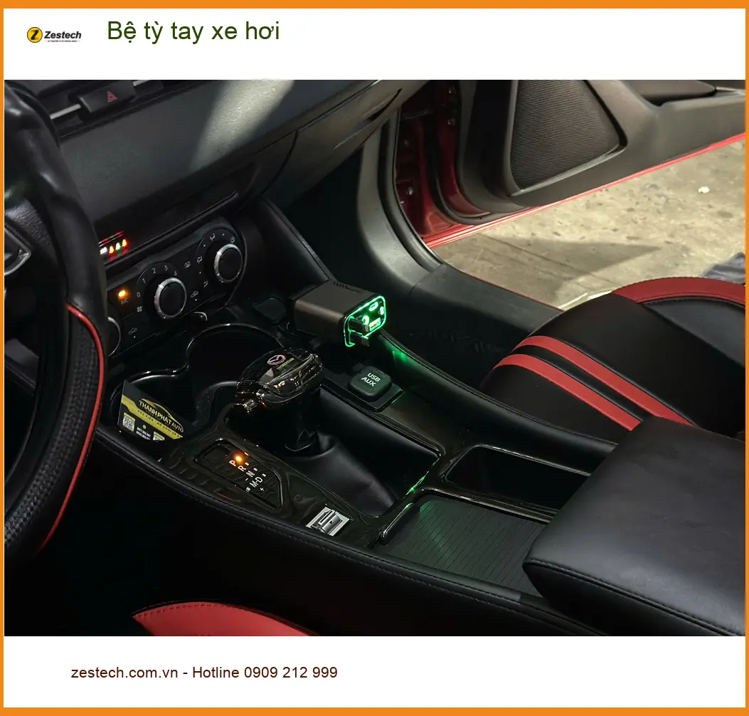 Anh Tấn lắp bệ tỳ tay xe hơi Hyundai Accent tại Quận 9 để lái xe thoải mái hơn ảnh thực tế 2