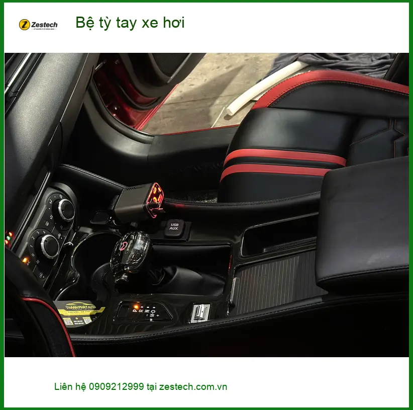 Anh Tấn lắp bệ tỳ tay xe hơi Hyundai Accent tại Quận 9 để lái xe thoải mái hơn ảnh thực tế 3