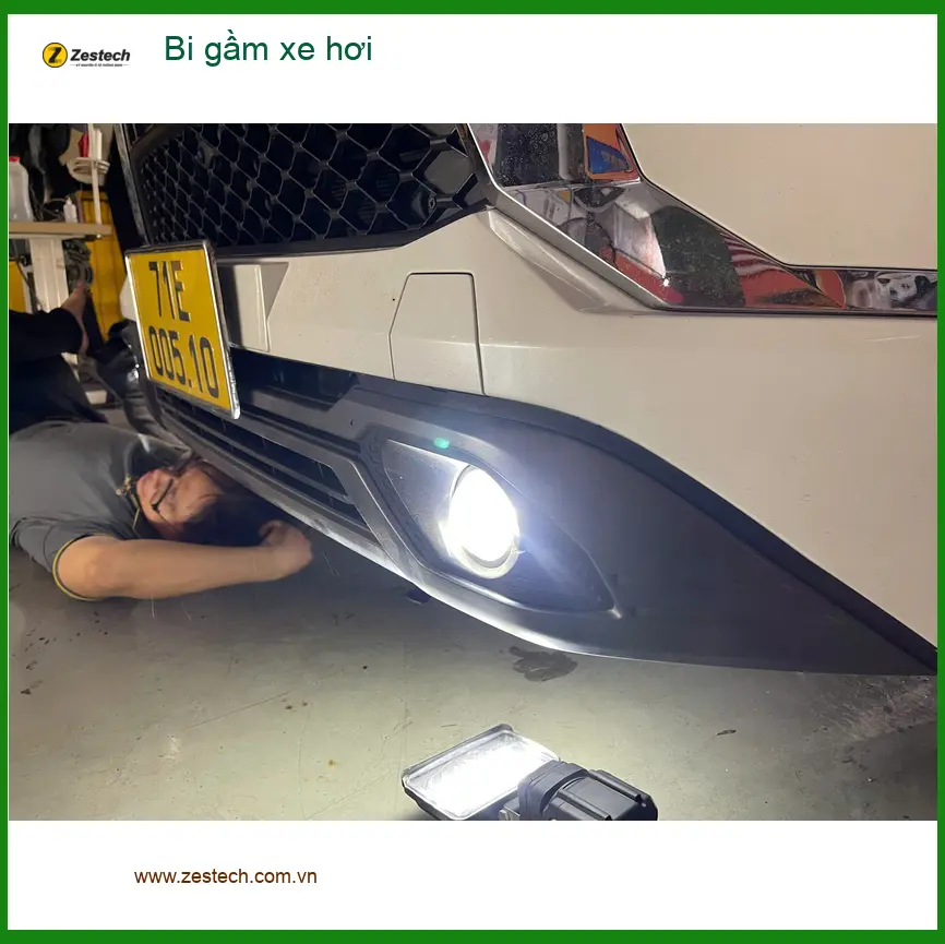 Anh Kiên độ bi gầm xe hơi cho Mazda 3 ở Tân Bình vì đèn zin không đủ sáng