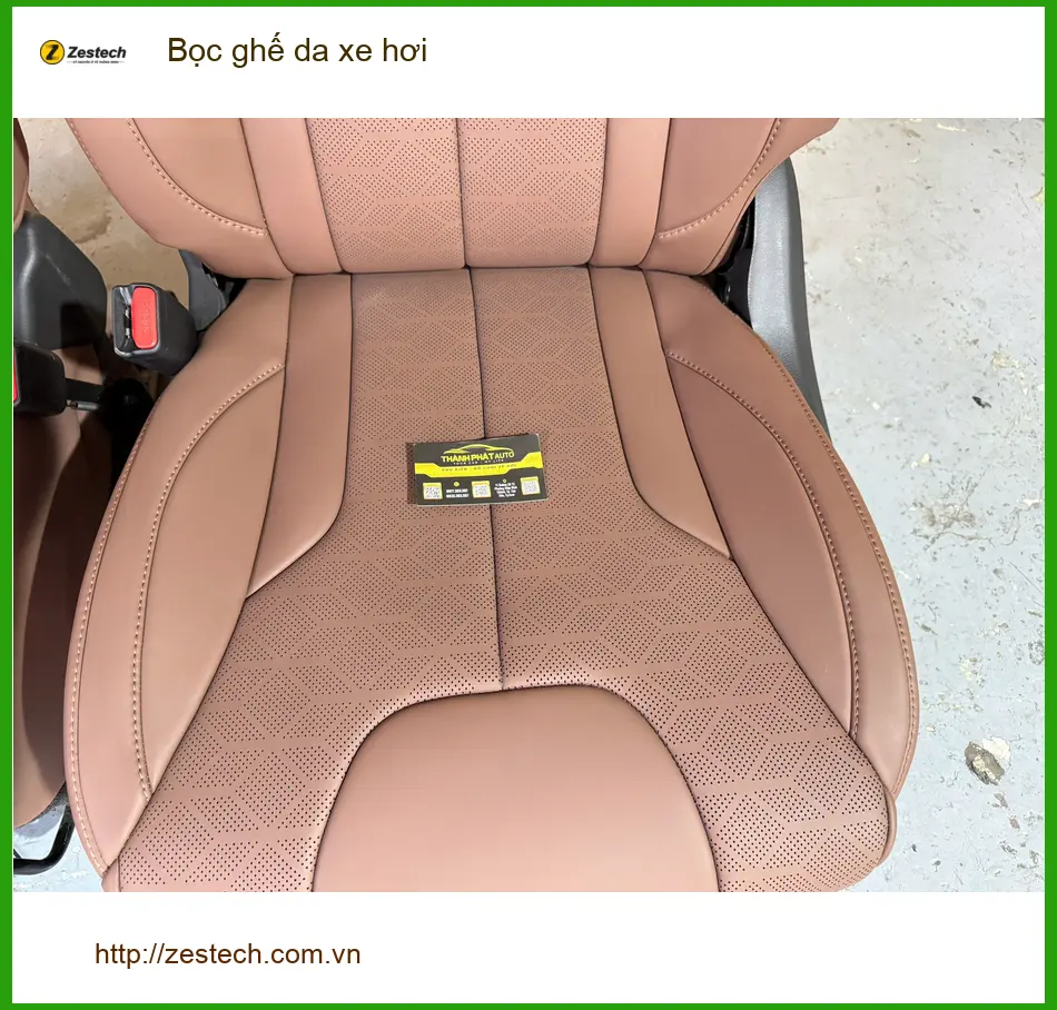 Cô Thảo bọc ghế da xe hơi Hyundai Accent tại Quận Thủ Đức vì nội thất xe cũ đã xuống cấp ảnh thực tế 5