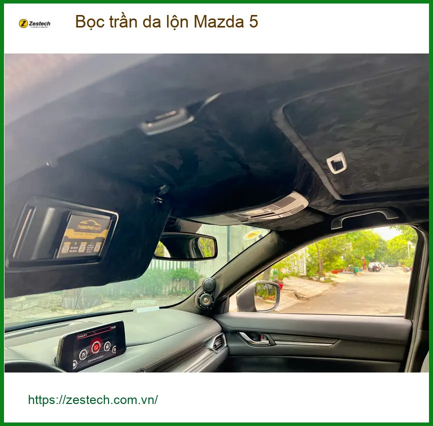 Anh Vĩnh bọc trần da lộn cho Mazda 5 tại Bình Chánh vì trần xe cũ xuống cấp, gây bí bách ảnh thực tế 2