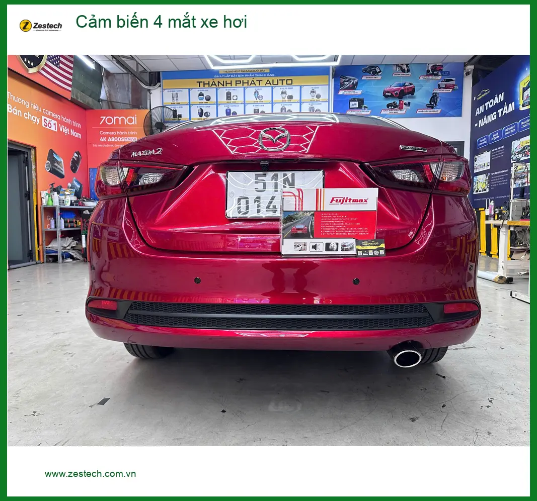 Chú Tùng lắp cảm biến 4 mắt xe hơi Kia Carnival tại Nhà Bè để đỗ xe an toàn hơn