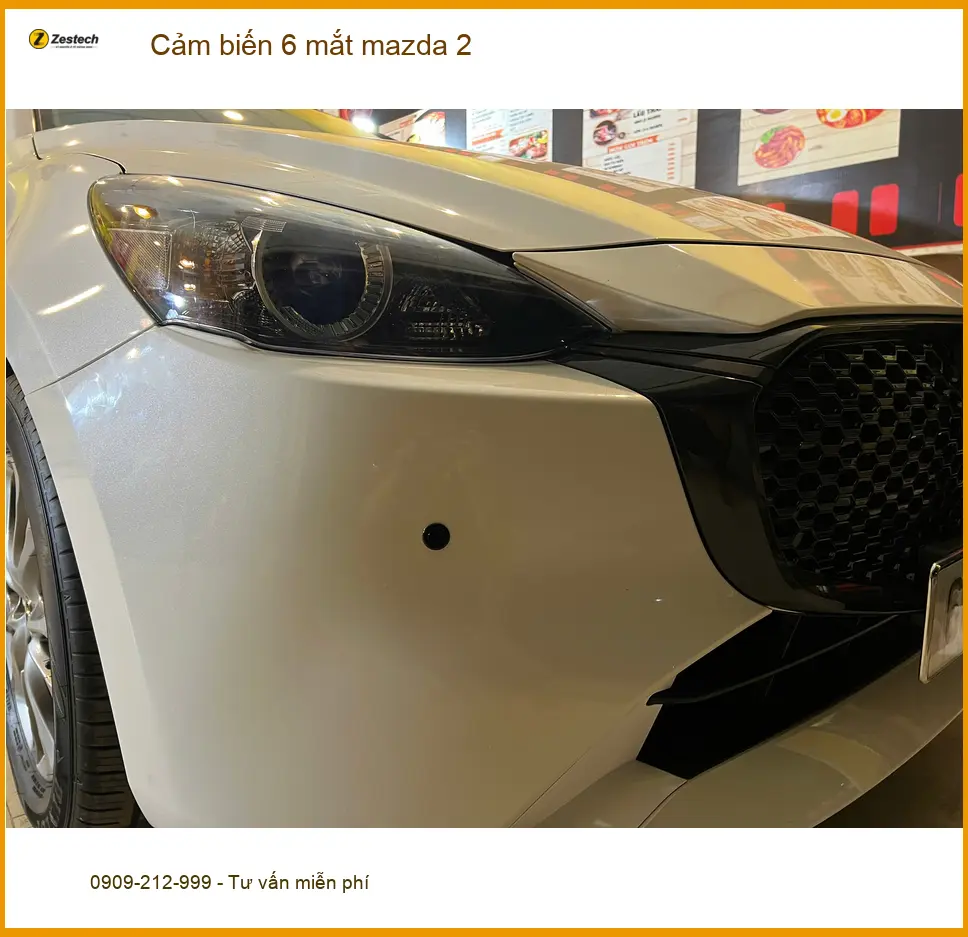 Chú Sơn lắp cảm biến 6 mắt Mazda 2 tại Bình Thạnh để tránh va quệt khi lùi. ảnh thực tế 3