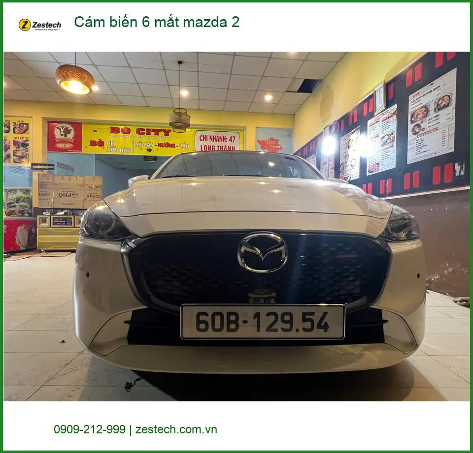 Anh Quang lắp cảm biến 6 mắt Mazda 2 tại Quận Thủ Đức tránh va chạm khi đỗ xe ảnh thực tế 2