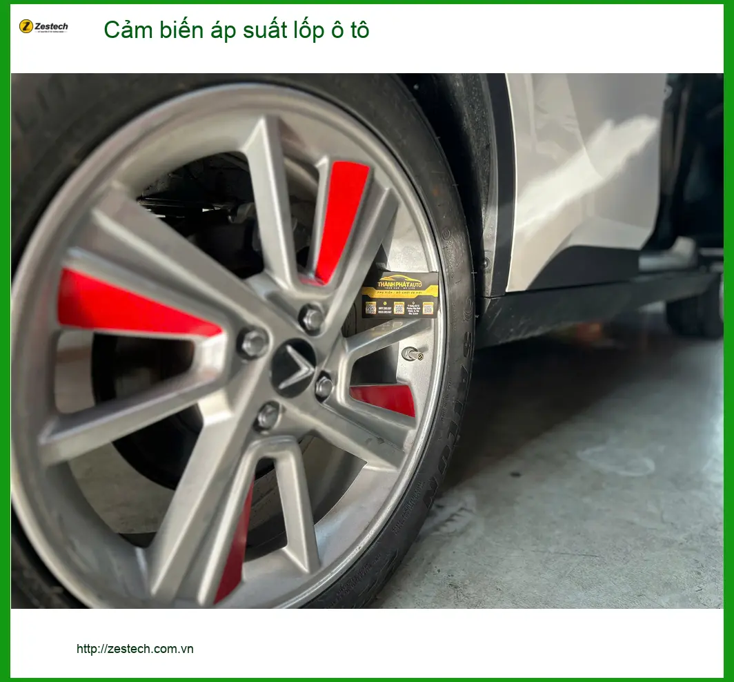Chú Kiên lắp cảm biến áp suất lốp cho Hyundai Creta tại Quận Thủ Đức để an tâm di chuyển xa