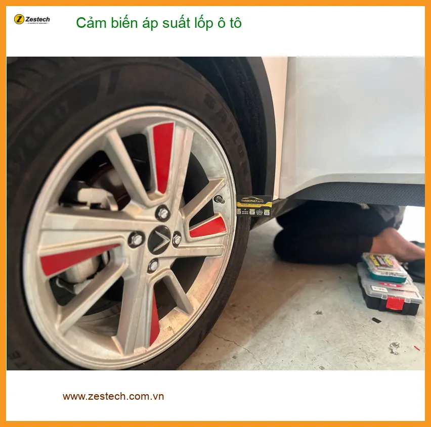 Chú Kiên lắp cảm biến áp suất lốp cho Hyundai Creta tại Quận Thủ Đức để an tâm di chuyển xa ảnh thực tế 2
