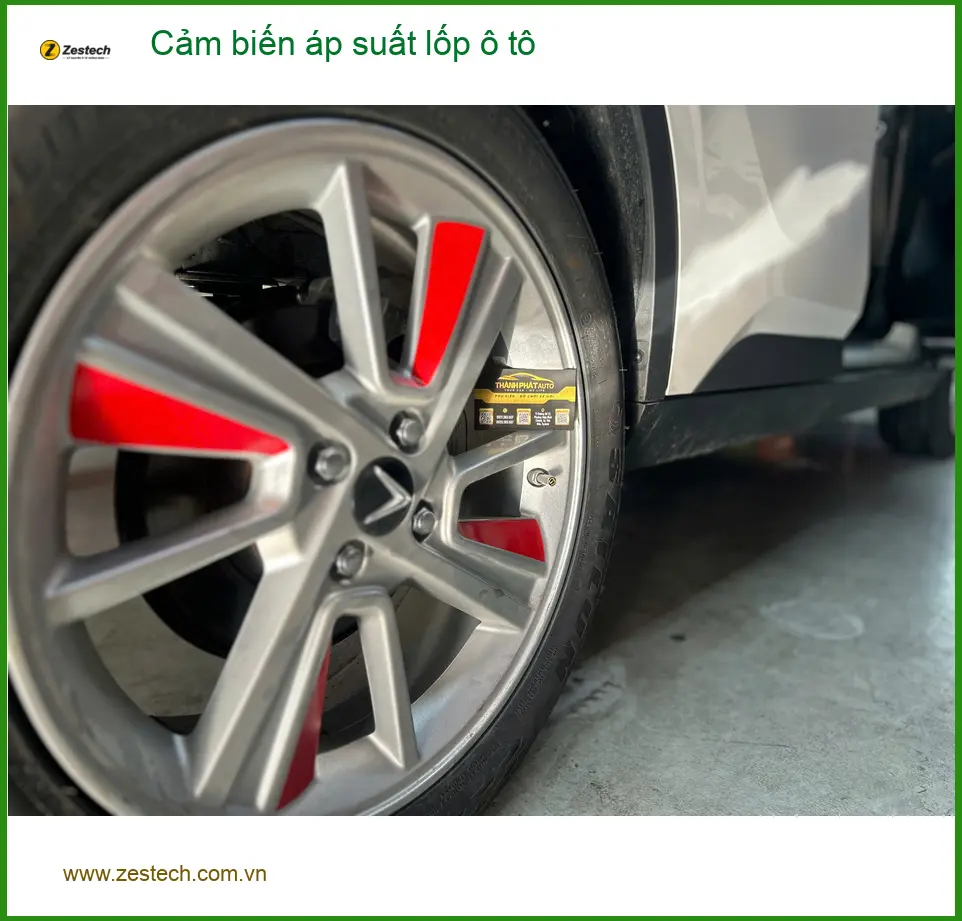 Anh Thế Vinh lắp cảm biến áp suất lốp cho Toyota Cross tại Củ Chi ảnh thực tế 5