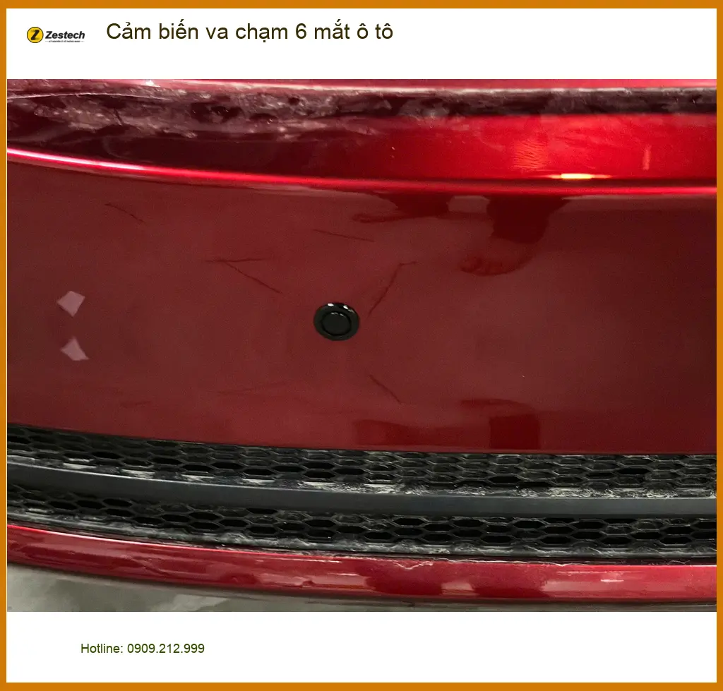 Anh Cường lắp cảm biến va chạm 6 mắt ô tô cho Mazda 3 ở Hóc Môn.