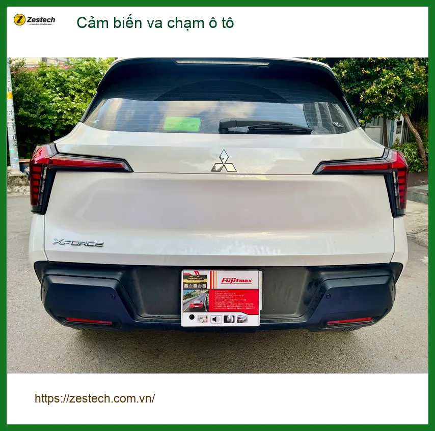 Chú Minh lắp cảm biến va chạm ô tô cho Honda CR-V tại Hóc Môn để đậu xe an toàn hơn ảnh thực tế 2