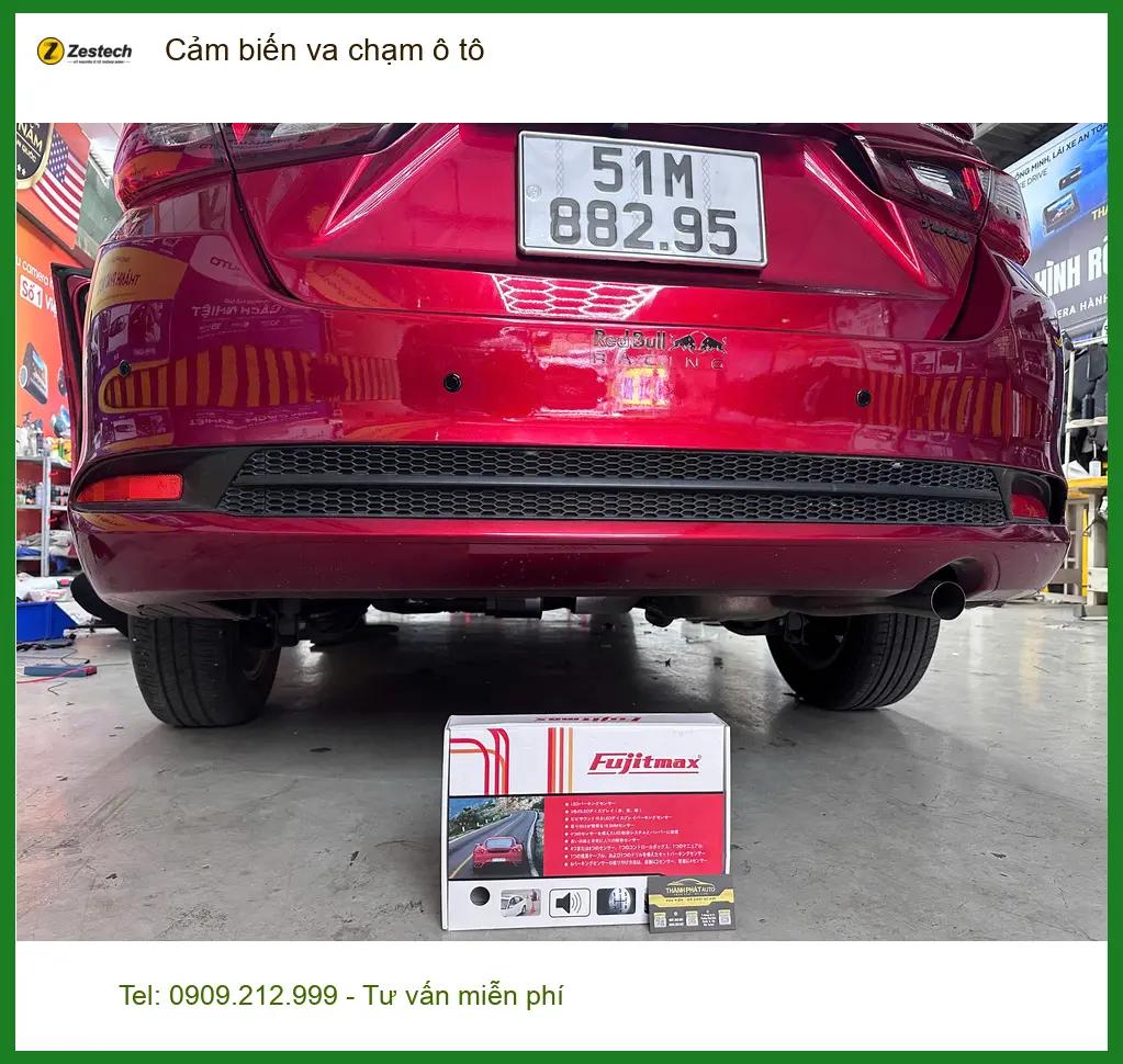 Anh Tùng lắp cảm biến va chạm ô tô cho Vios ở Quận 8 để an tâm lái xe