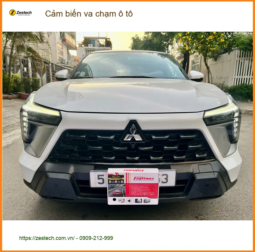 Chị Lan Anh lắp cảm biến va chạm ô tô Toyota Camry tại Quận 1 an toàn hơn ảnh thực tế 3