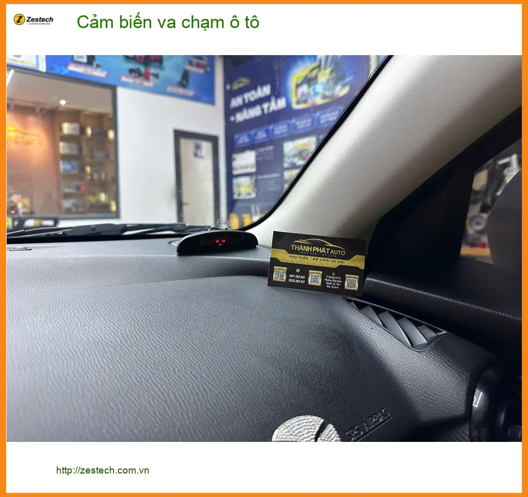 Cô Lan Chi lắp cảm biến va chạm ô tô Toyota Camry tại Quận 11 an toàn ảnh thực tế 2