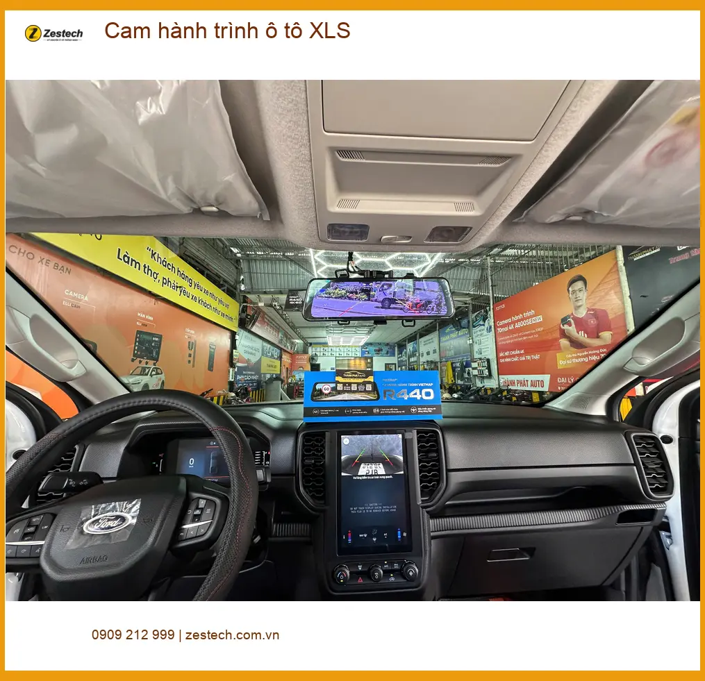 Anh Long lắp Cam hành trình ô tô XLS cho Honda CRV tại Thủ Đức để ghi lại hành trình rõ nét