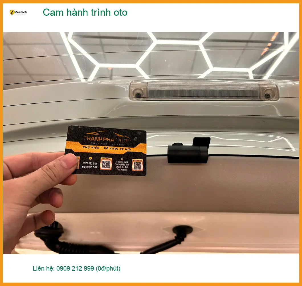 Chị Thảo lắp Cam hành trình oto Honda HR-V tại Nhà Bè để tiện ghi hình