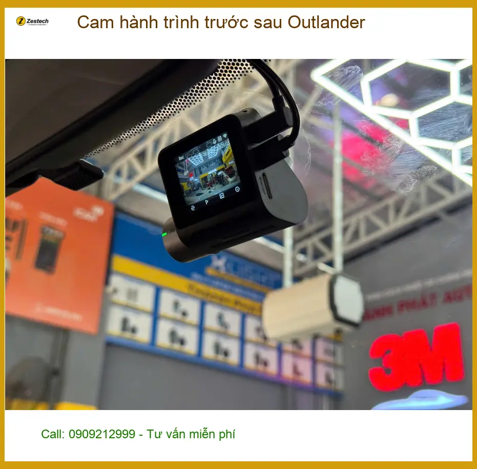 Anh Khải lắp cam hành trình trước sau Mitsubishi Outlander tại Quận 7 để yên tâm di chuyển