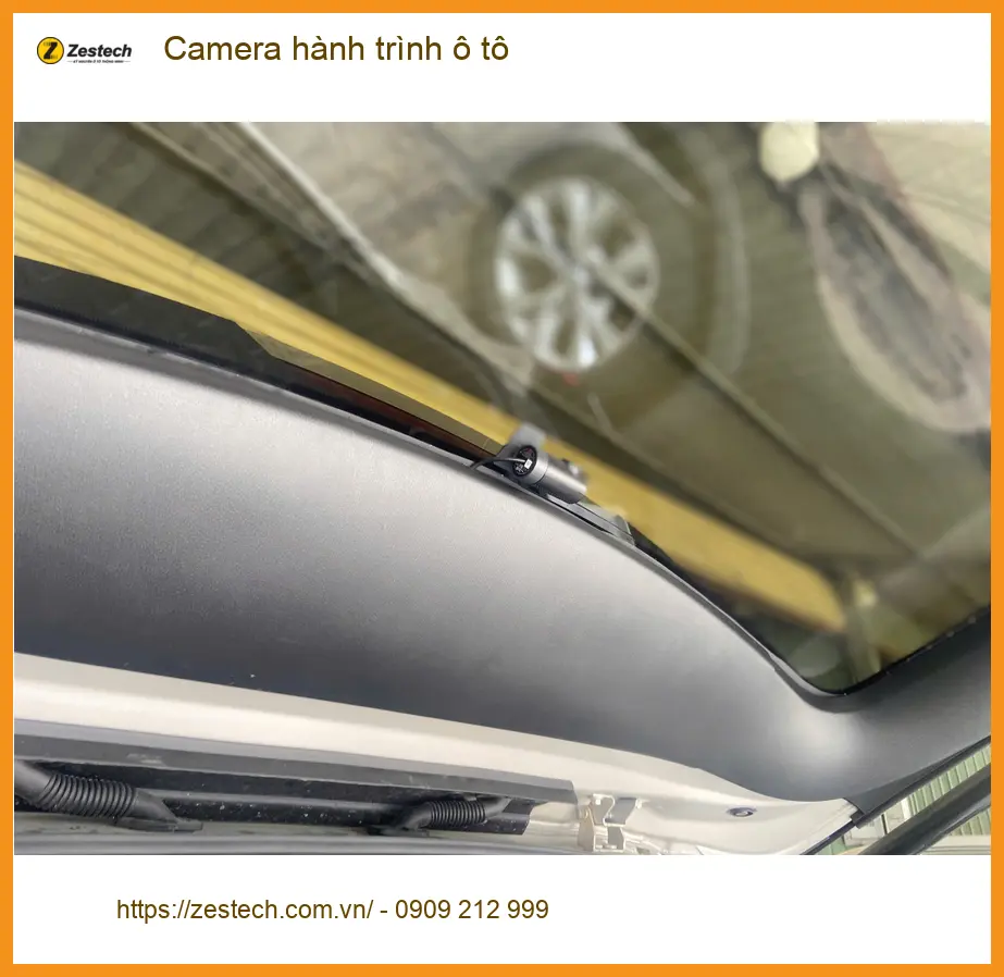 Chị Mai lắp Camera hành trình ô tô cho Honda CRV tại Quận 3 để ghi lại hành trình an toàn hơn ảnh thực tế 3