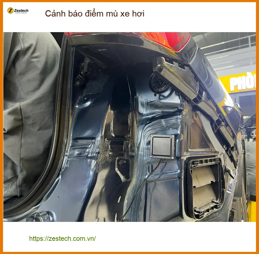 Anh Quốc lắp cảnh báo điểm mù xe Hyundai Accent tại Quận 1 để lái xe an toàn hơn trong đô thị ảnh thực tế 3