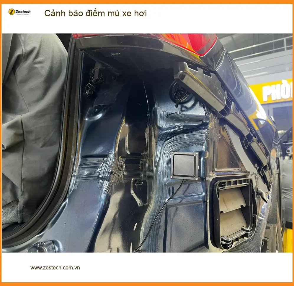 Anh Long lắp cảnh báo điểm mù Hyundai Accent tại Quận 2 an toàn chuyển làn ảnh thực tế 3