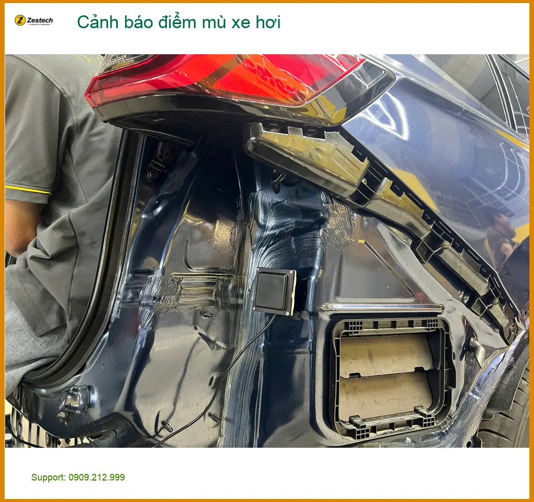 Anh Long lắp cảnh báo điểm mù Hyundai Accent tại Quận 2 an toàn chuyển làn ảnh thực tế 4