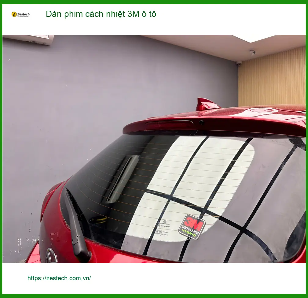 Anh Quang dán phim cách nhiệt 3M cho Toyota Corolla Cross tại Quận 12 để chống nóng hiệu quả ảnh thực tế 3